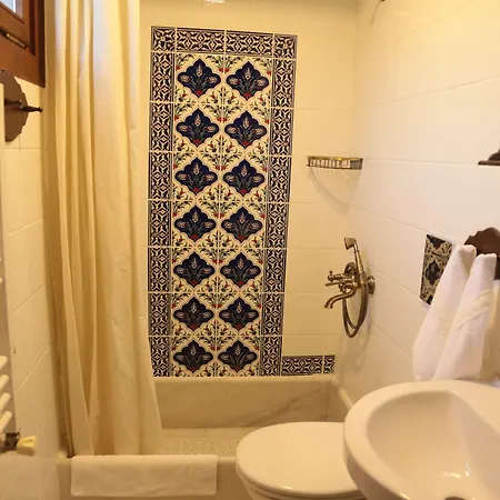 阿斯里贝可纳吉旅馆 - 仅限成人 招待所 4*